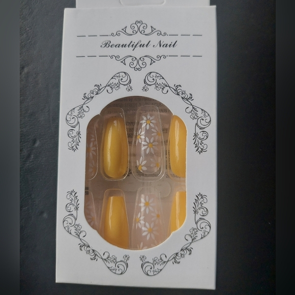 Beautiful Nails- Almond Coffin Yellow Daisy Press On Pre-designed - Picture 3 of 5